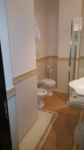 Bathroom 5, Hotel Santa Marina Antica Foresteria, Messina