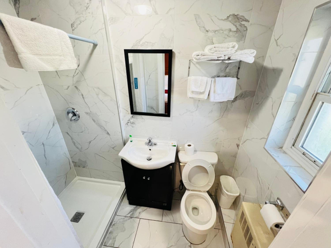 Bathroom 5, Bestway Motel, Essex