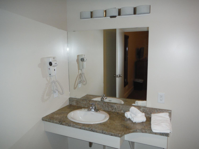 Bathroom 3, Motel Beausejour, Northumberland