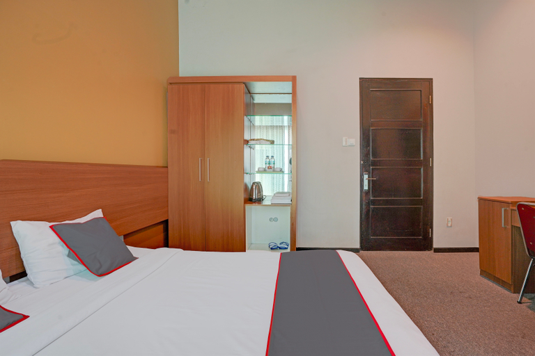 Room 4, Collection O Padang Near Mesjid R Syekh Ahmad Al-m, Padang