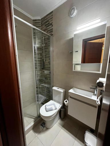 Bathroom 4, Hotel Alkyon, East Macedonia and Thrace
