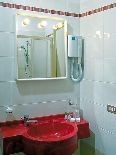 Bathroom 5, Hotel Zenith, Ravenna