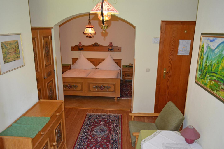 Bedroom 3, Hotel Garni Sonnenhof, Miesbach
