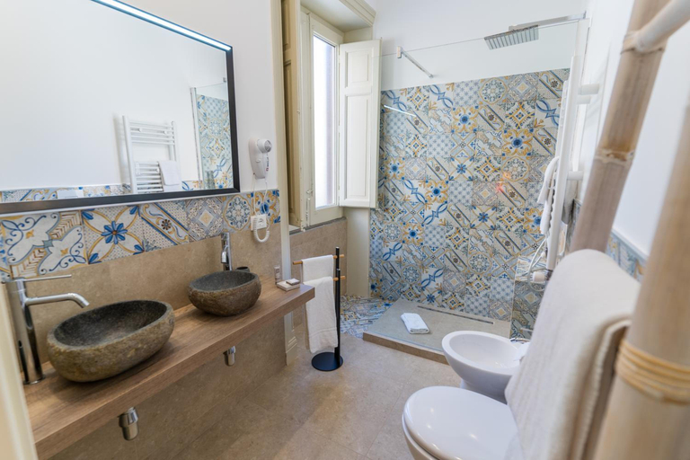 Bathroom 4, Mama Tita Rooms And Breakfast, Palermo