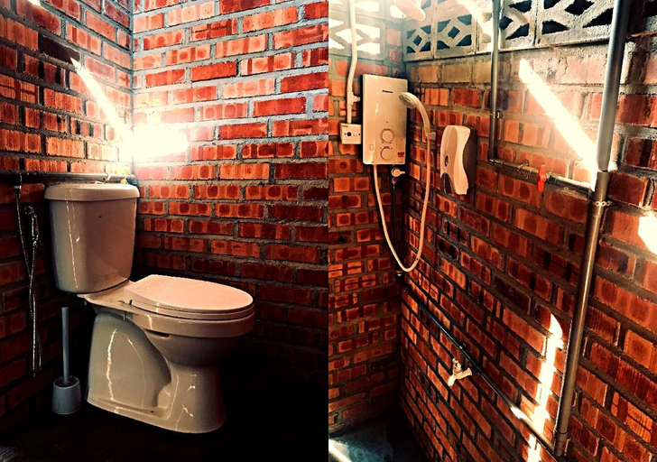 Bathroom, PD London Bus Retro Village, Port Dickson