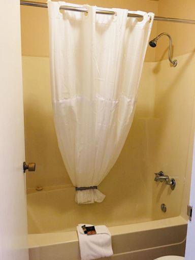 Bathroom 5, Thunderbird Motor Inn, Cowichan Valley