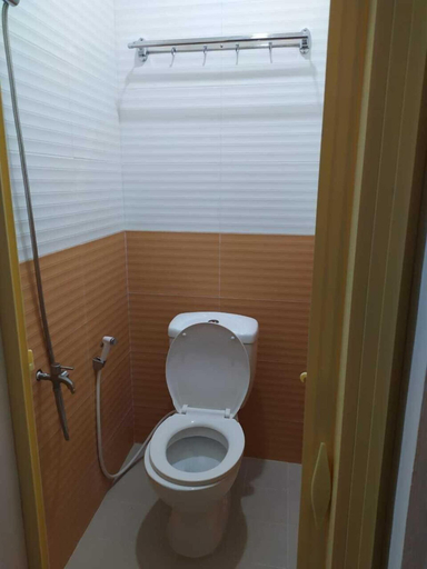 Bathroom, Josapa Guest House, Batam