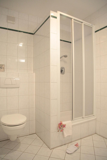 Bathroom 3, Hotel Garni Georgenhof Adults Only, Rosenheim