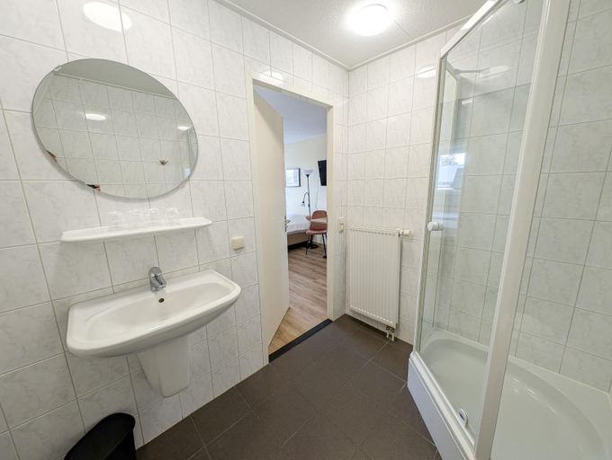 Bathroom 3, Hotel B B D Olde Smidse, Steenwijkerland