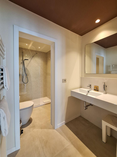 Bathroom 4, Hotel Lauri, Macerata