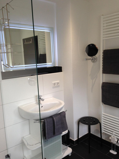 Bathroom 3, Tankbar's Hotelchen, Erlangen-Höchstadt