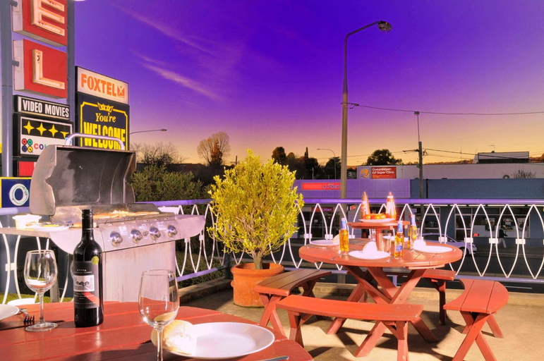 Food & Drinks 4, Olympia Motel, Queanbeyan