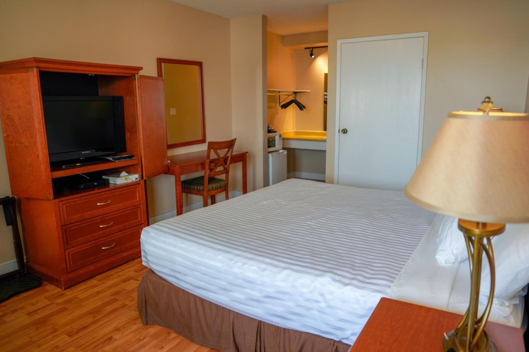Bedroom 4, Thunderbird Motor Inn, Cowichan Valley