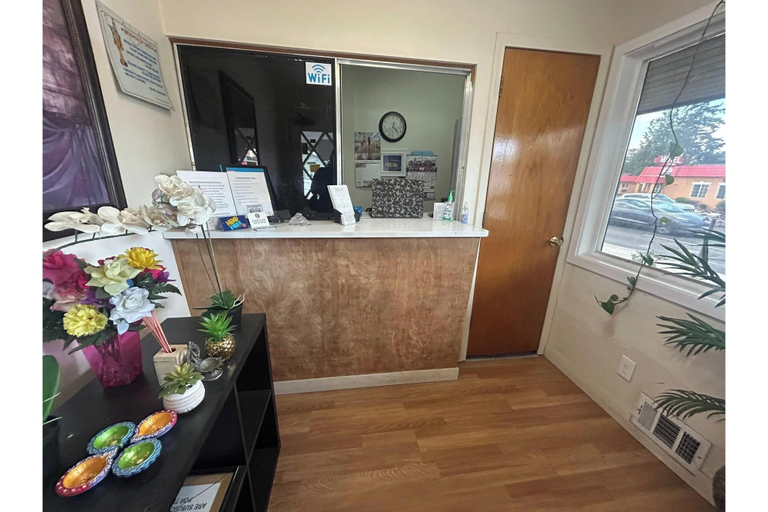 Public Area 3, Townhouse Del Rancho Motel, Multnomah