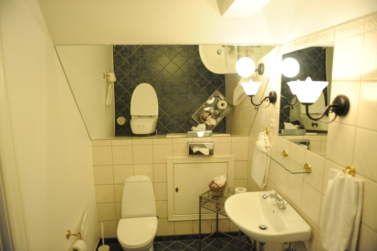 Bathroom 5, Tyrstrup Kro, Kolding