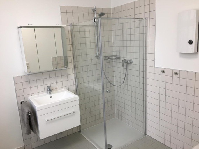 Bathroom, Businessinn De Aparthotel Bremerhaven, Bremerhaven