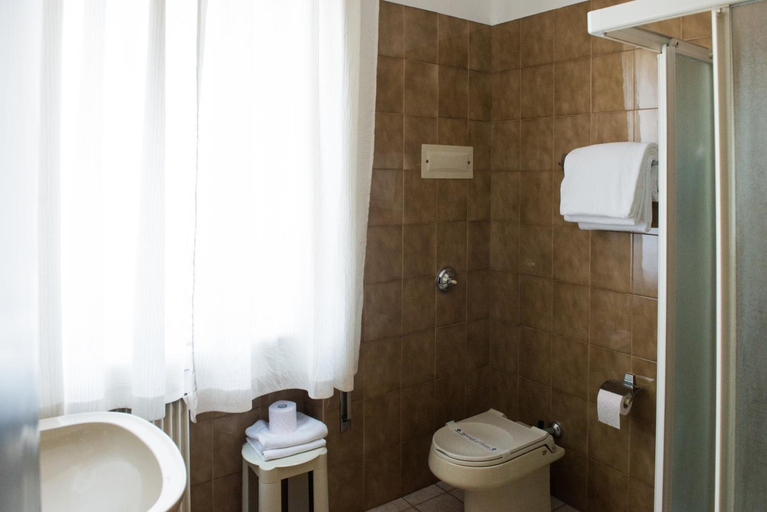 Bathroom, Albergo Grappolo D'oro, Treviso