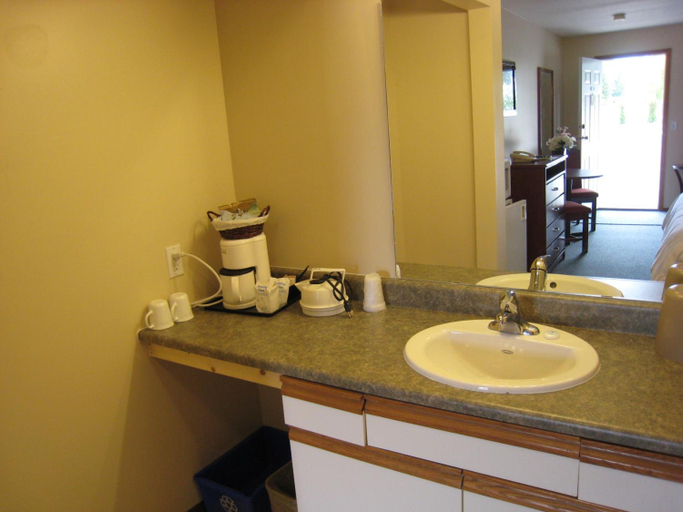Bathroom 3, Mary's Motel, Columbia-Shuswap