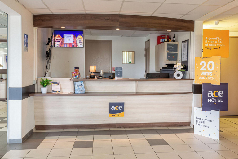 Lobby, Ace Ha Tel Cha Teauroux Da Ols, Indre