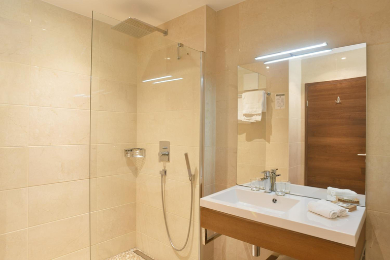 Bathroom 4, Baron Tavernier Hotel Restaurant & Spa, Lavaux-Oron