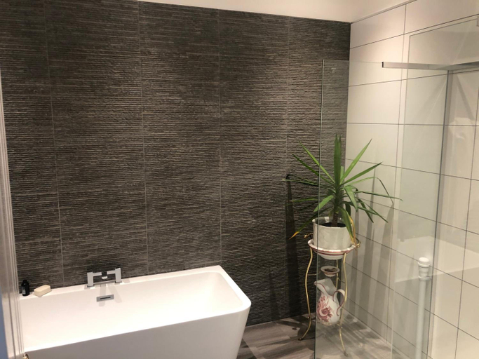 Bathroom 4, The Spinnaker Hotel, Inverclyde