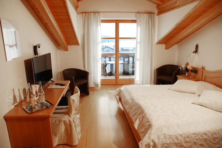 Bedroom 2, Hotel Garni Georgenhof Adults Only, Rosenheim