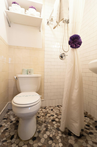 Bathroom 3, Caribbean House, Monroe