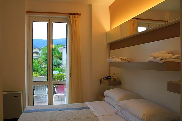 Bedroom 3, Hotel Melograno, Savona