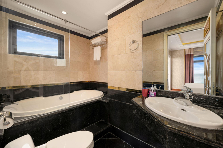 Bathroom 3, Rung Huong Apartment, Da Nang