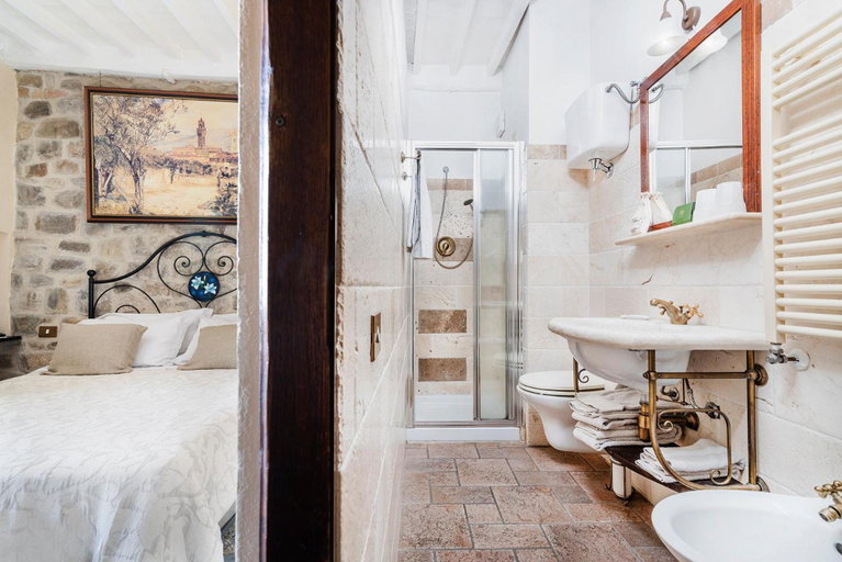 Bathroom 4, Albergo Il Giglio, Siena
