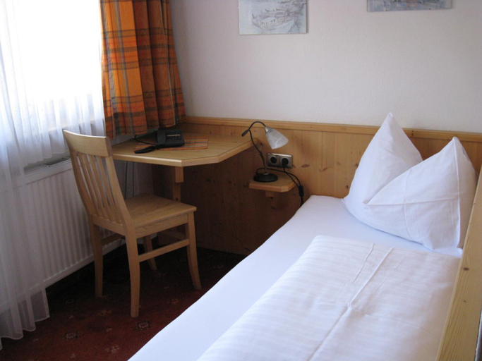 Bedroom 2, Apart Hotel Garni Strasser, Schwaz
