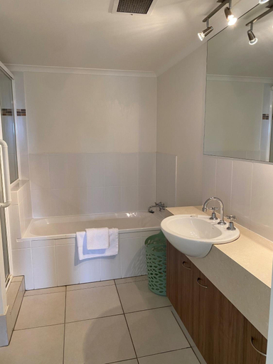 Bathroom 3, Belvedere Apartments, Caloundra - Caloundra S.