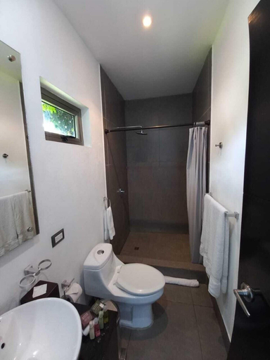 Bathroom 5, Cardedeu Coatepeque Residence, El Congo