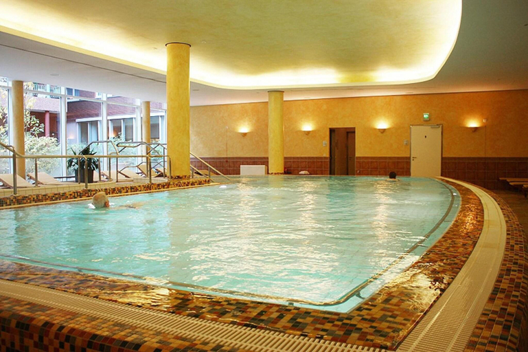 Pool 2, Residenz Am Dom Boardinghouse Apartments, Köln