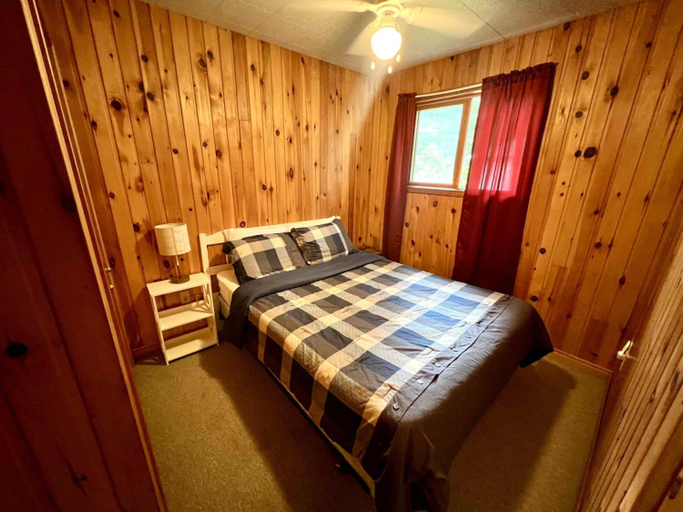 Bedroom 2, "high Falls Bay Cottages, Camping & Waterpark", Muskoka