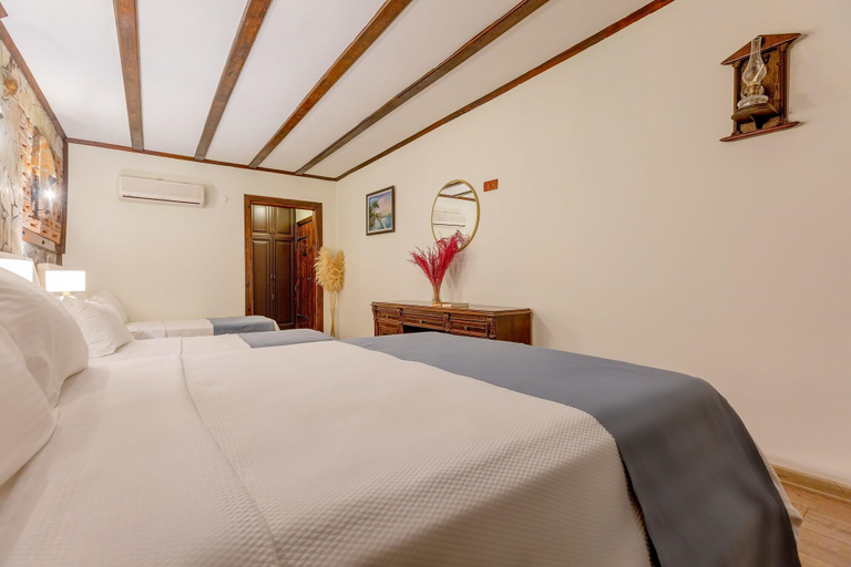 Bedroom 4, Papazlikhan Hotel, Edremit