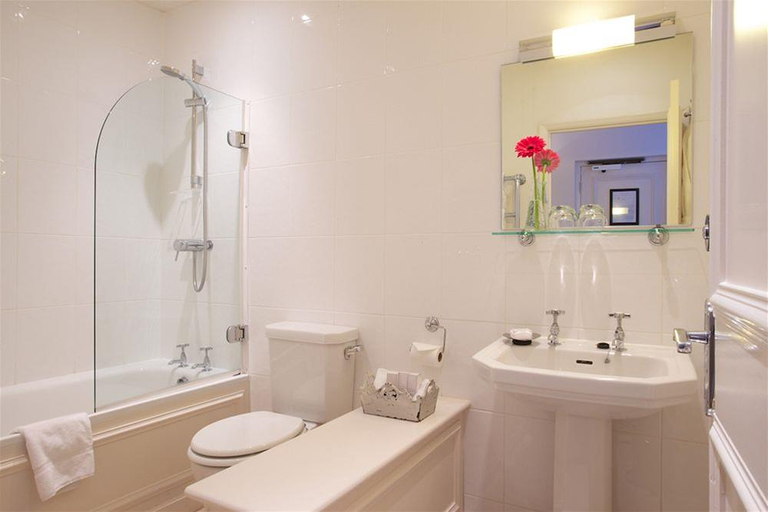 Bathroom 4, Lugger Hotel, Cornwall
