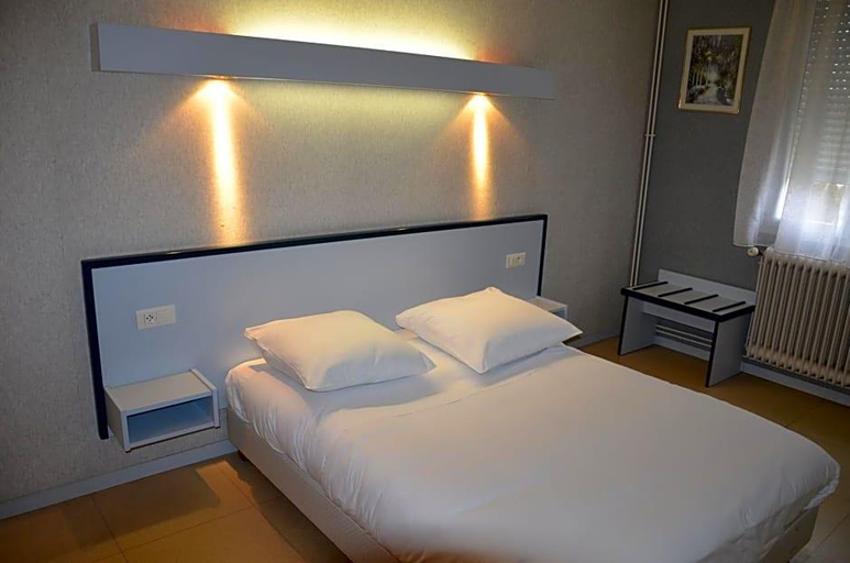 Bedroom 5, Hotel Du Jura, Saône-et-Loire