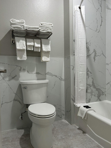 Bathroom 3, Crystal Inn, Houston