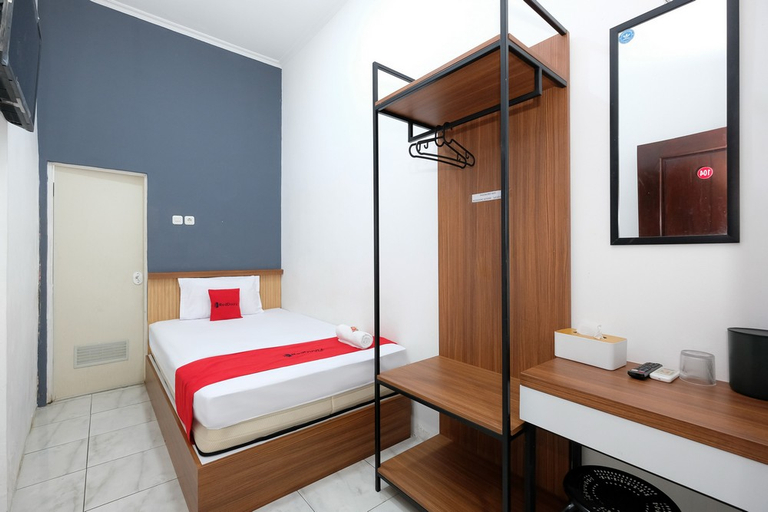 Bedroom 4, RedDoorz near GOR Jatidiri Semarang, Semarang