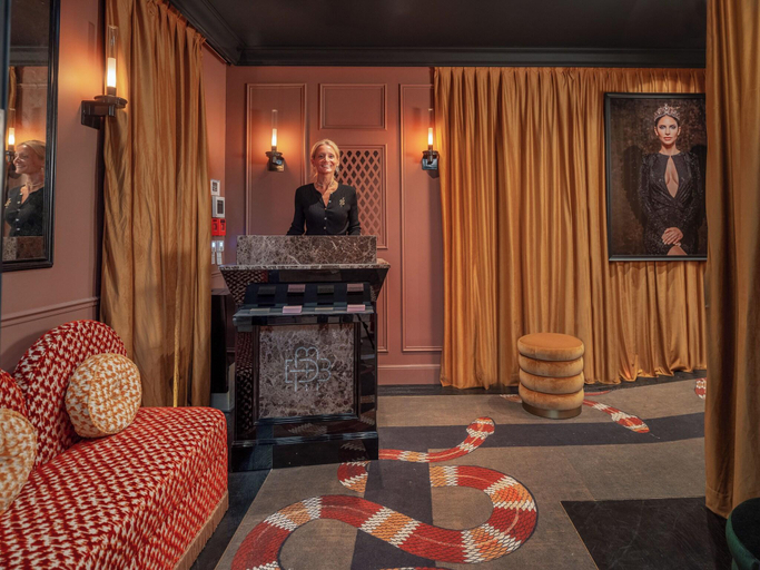 Public Area 4, Boudoir des Muses, Paris