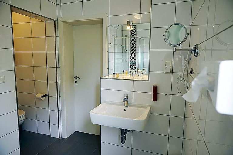 Bathroom 5, Hotel Mein Bergblick, Goslar