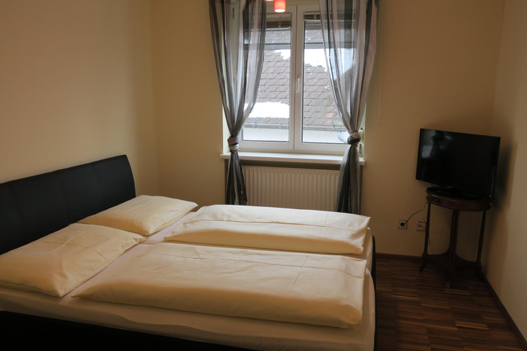 Bedroom 3, "hotel Restaurant Böck ""roter Hahn""", Sankt Pölten