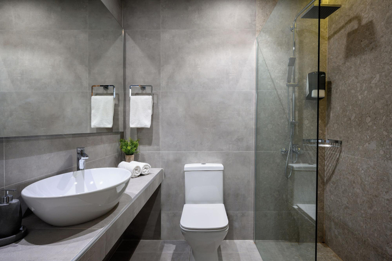 Bathroom 4, Psiri Vibes, Attica