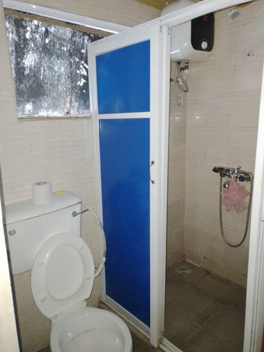 Bathroom, Tega Suites Ikeja, Ikeja