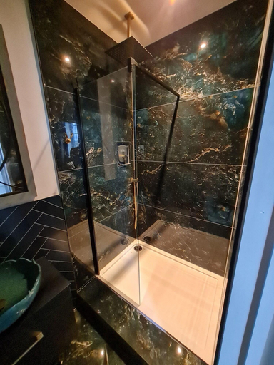 Bathroom 4, The Mad Hatter Oxford, Oxfordshire