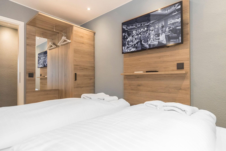 Bedroom 2, Riverview Apartments by dasPaul, Nürnberg