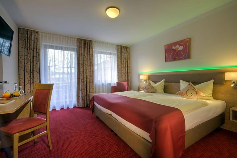 Bedroom 3, Thermenhotel Ströbinger Hof, Rosenheim
