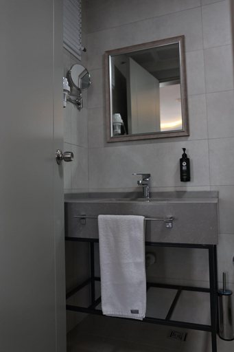Bathroom 4, Karakoã‡ Hotel, Merkez
