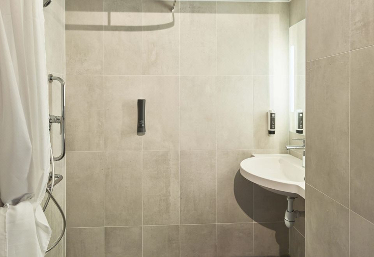 Bathroom 4, B&B HOTEL Le Port- Marly St-Germain en Laye, Yvelines